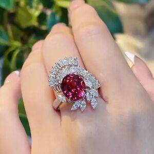 Gorgeous ruby 3ct crystal ring with Swarovski elements